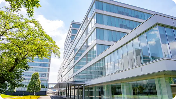 綺麗なオフィスの外観